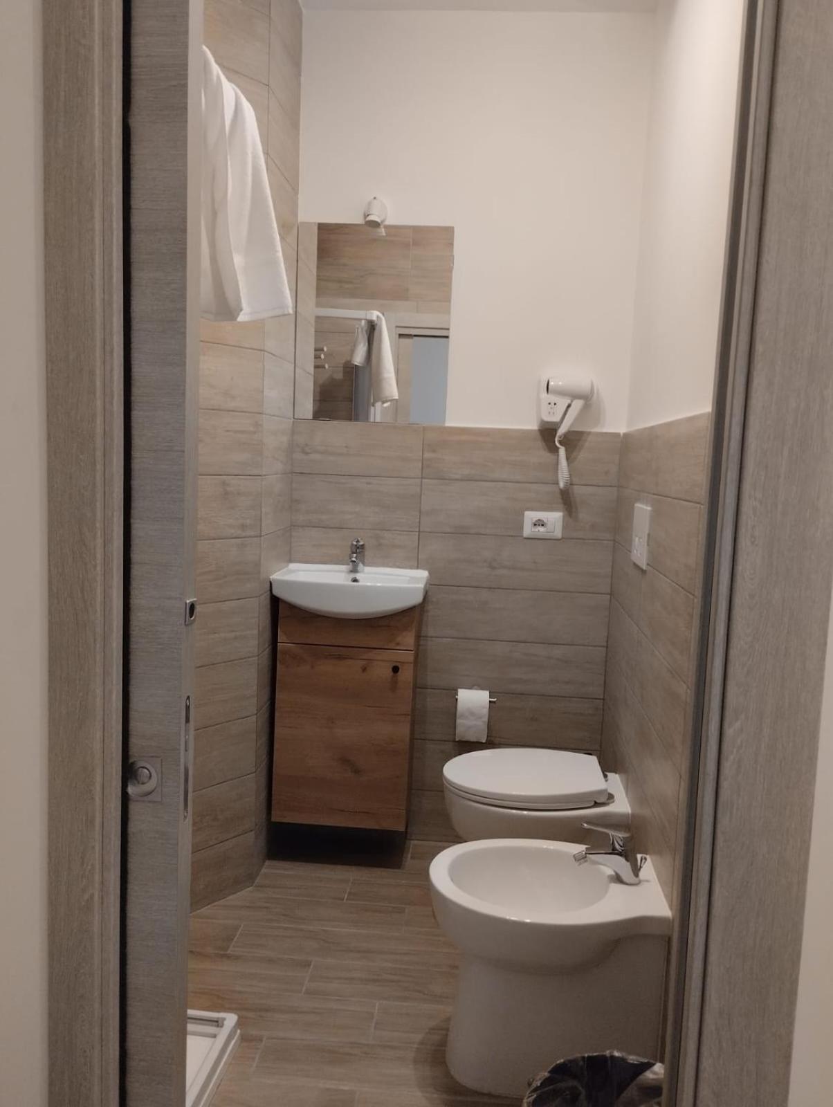 Residence E Appartamenti Cavallerizza ナポリ エクステリア 写真