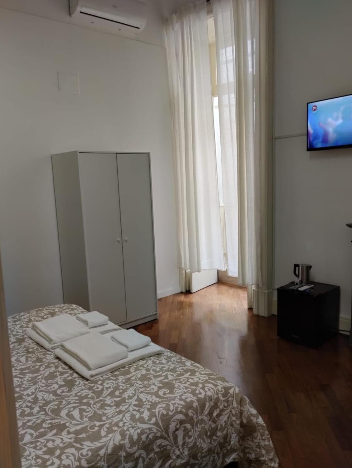Residence E Appartamenti Cavallerizza ナポリ エクステリア 写真