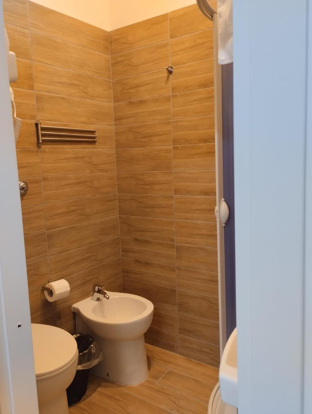 Residence E Appartamenti Cavallerizza ナポリ エクステリア 写真