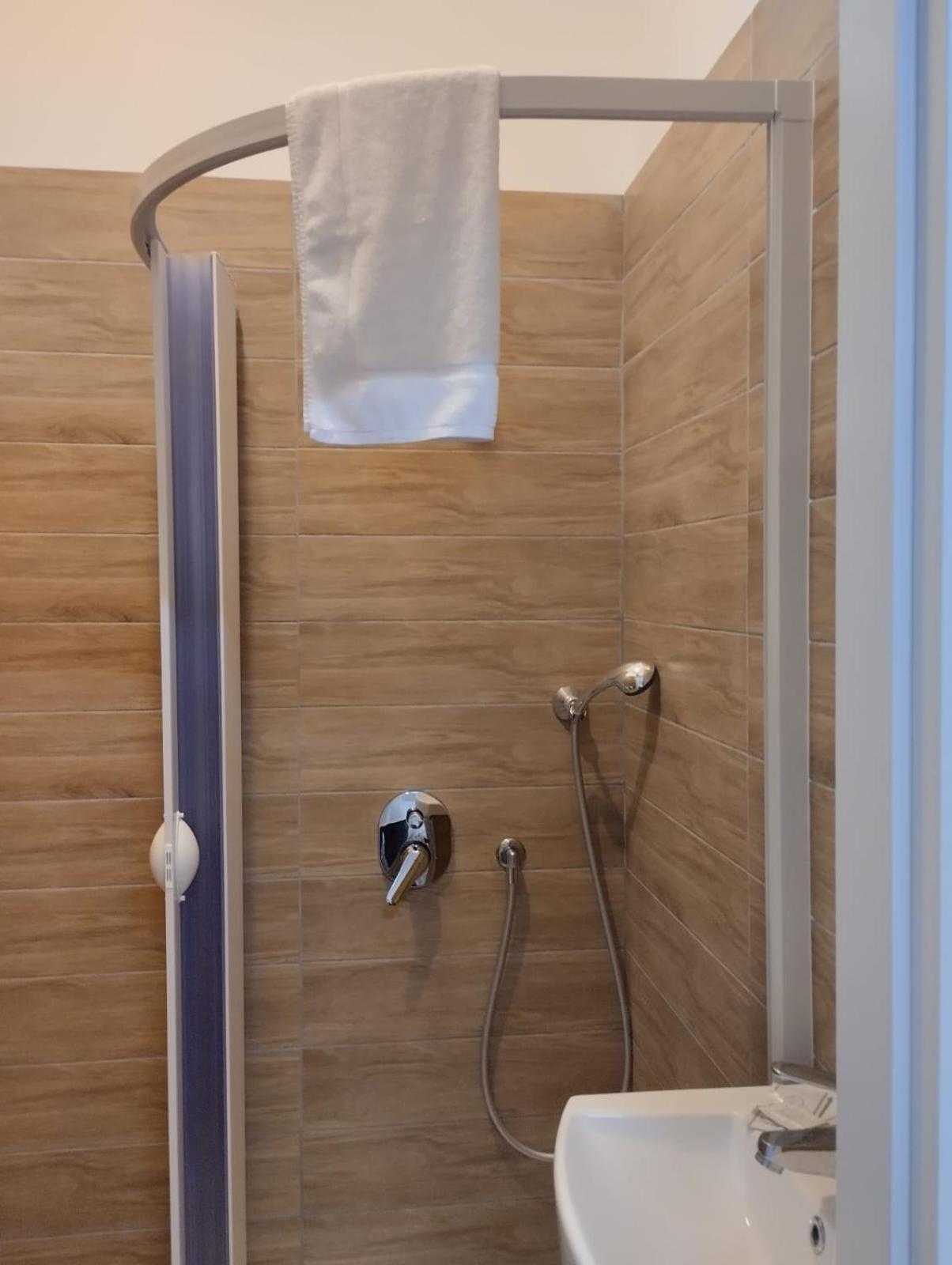Residence E Appartamenti Cavallerizza ナポリ エクステリア 写真