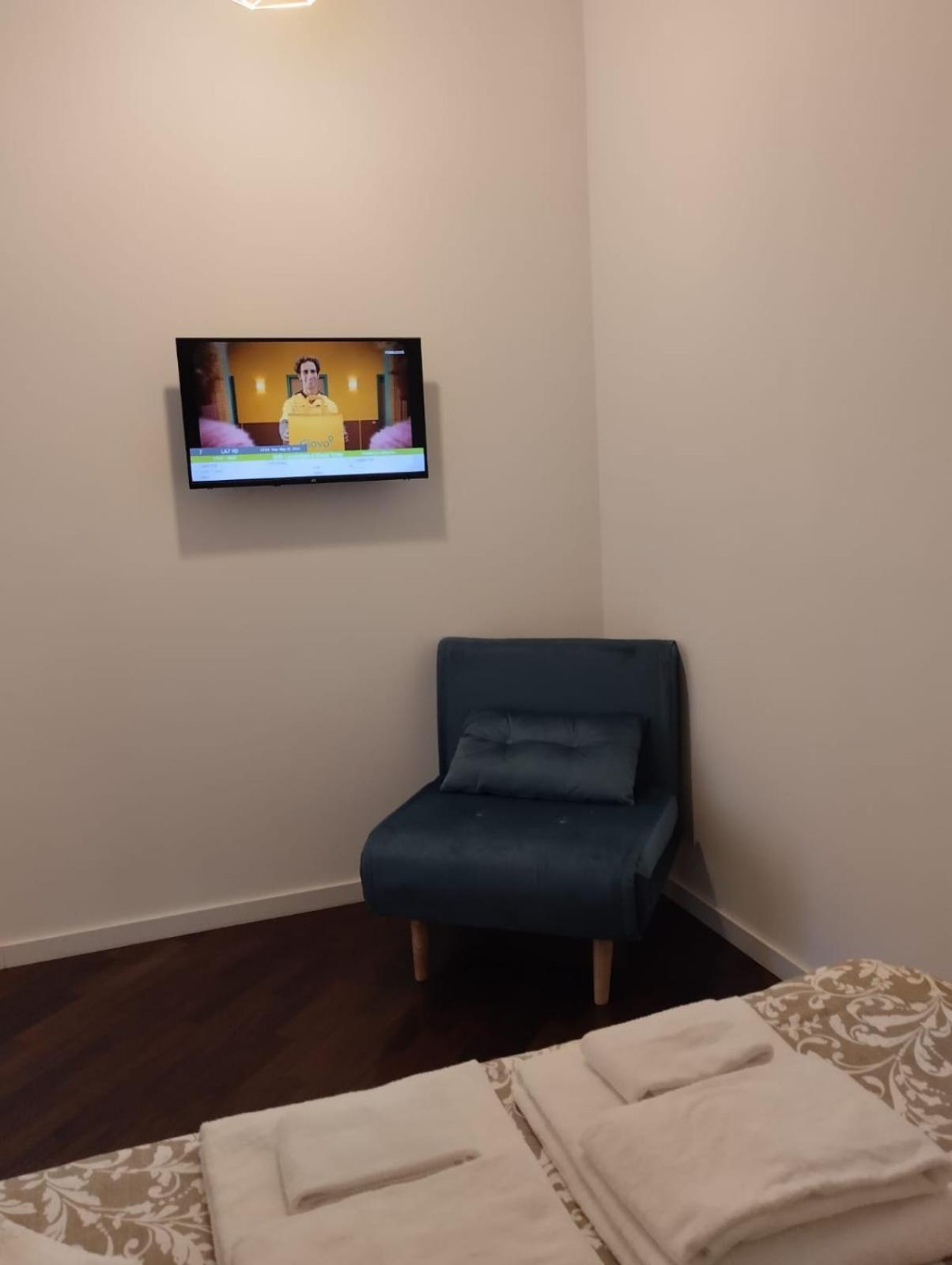 Residence E Appartamenti Cavallerizza ナポリ エクステリア 写真