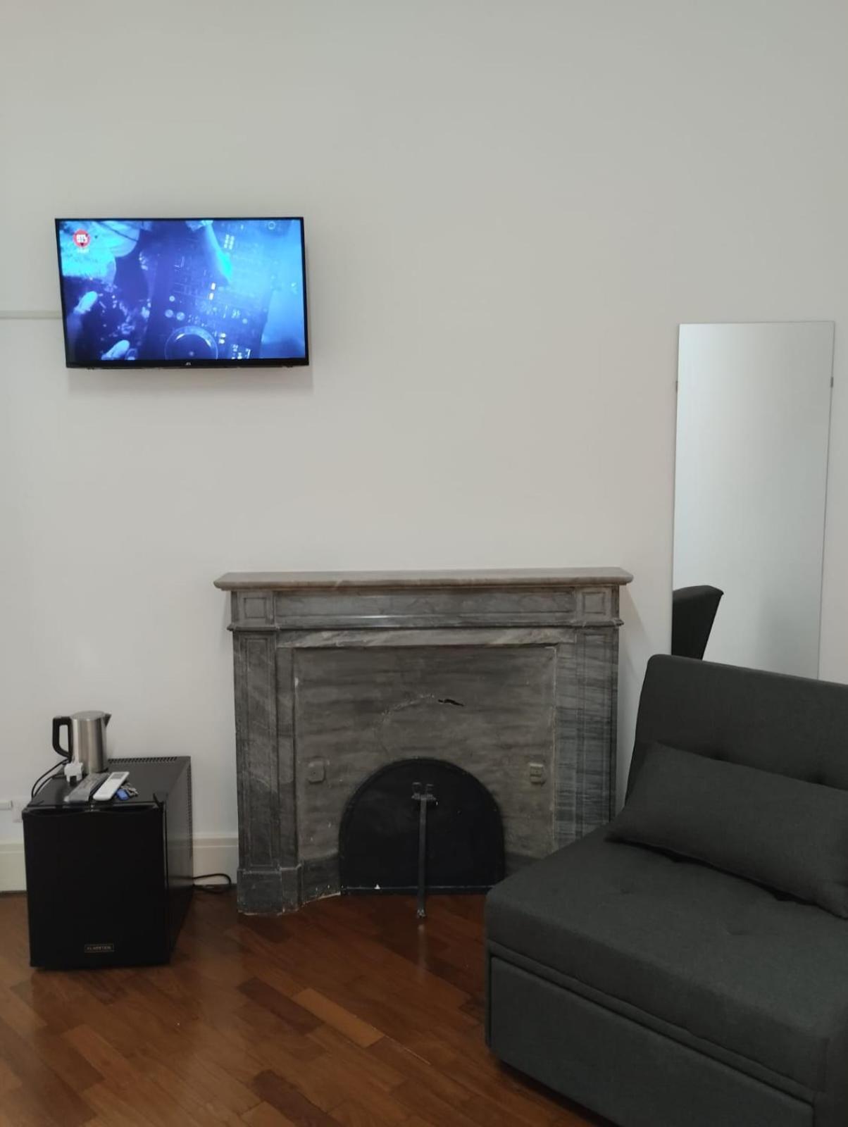 Residence E Appartamenti Cavallerizza ナポリ エクステリア 写真