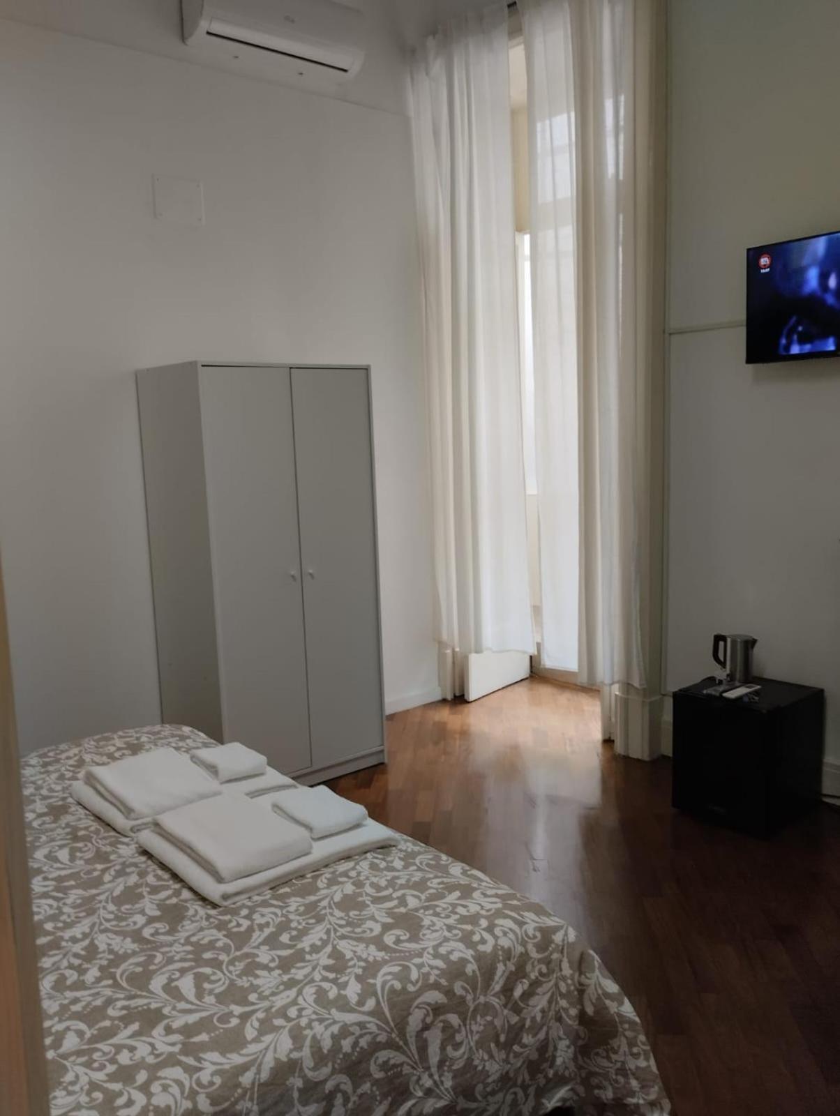 Residence E Appartamenti Cavallerizza ナポリ エクステリア 写真