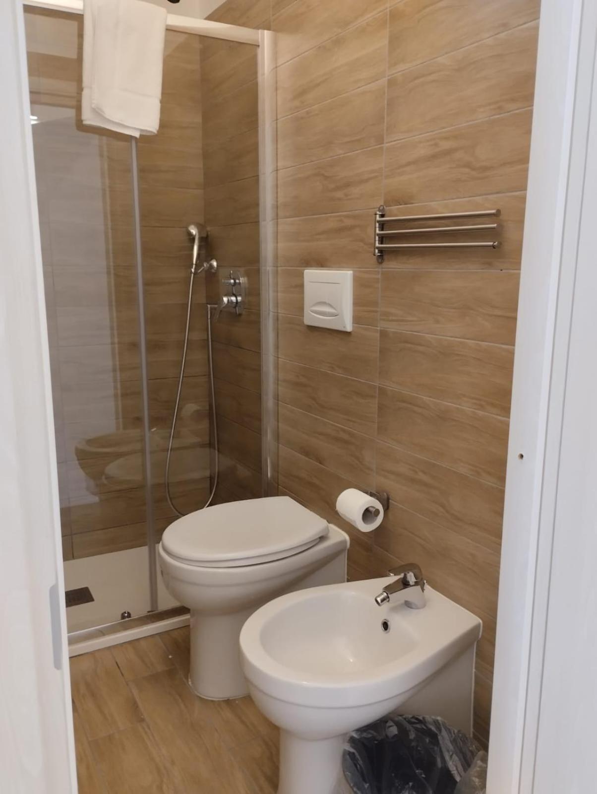 Residence E Appartamenti Cavallerizza ナポリ エクステリア 写真