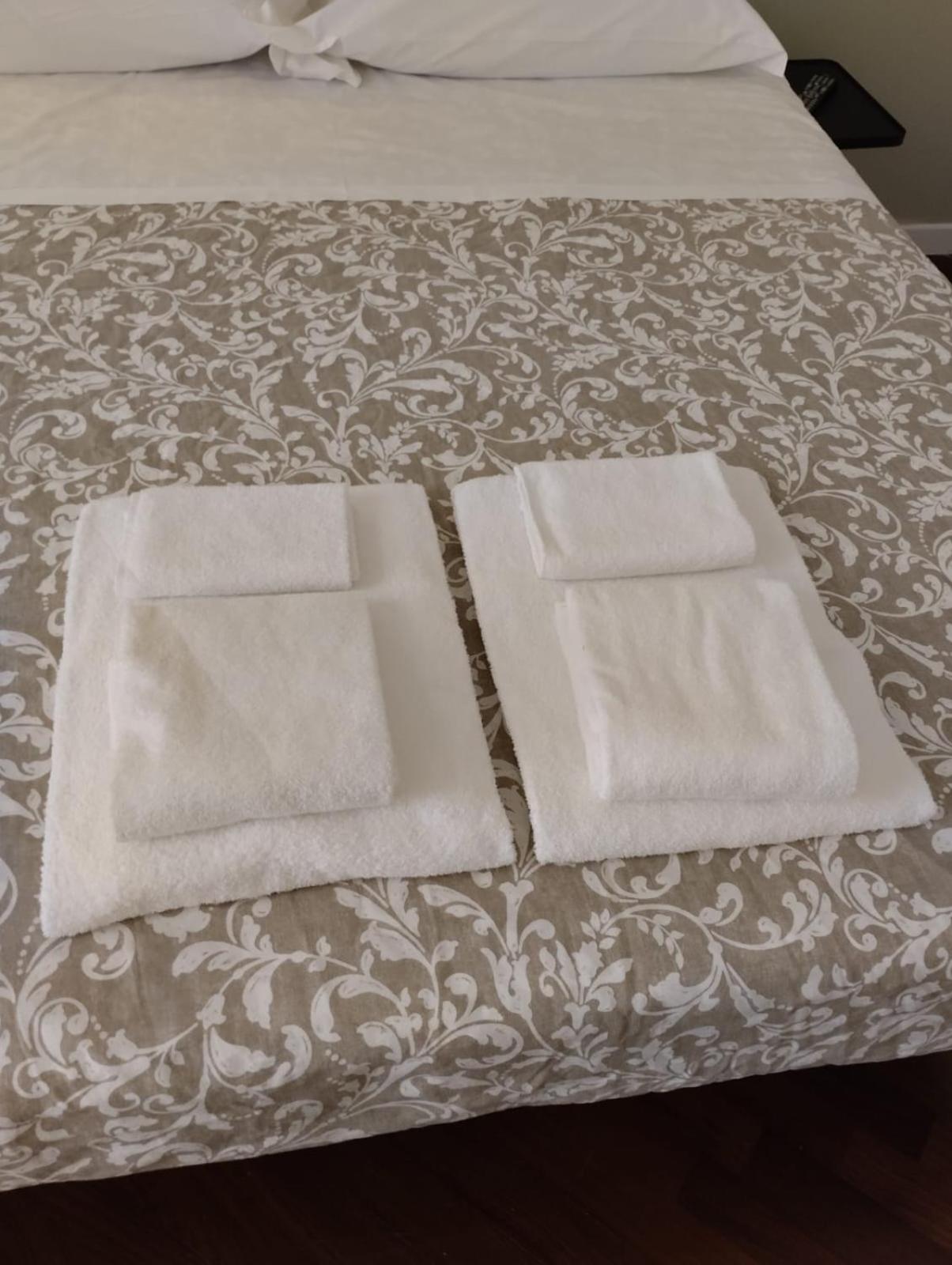 Residence E Appartamenti Cavallerizza ナポリ エクステリア 写真