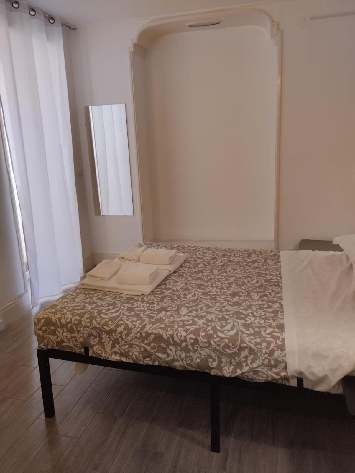Residence E Appartamenti Cavallerizza ナポリ エクステリア 写真