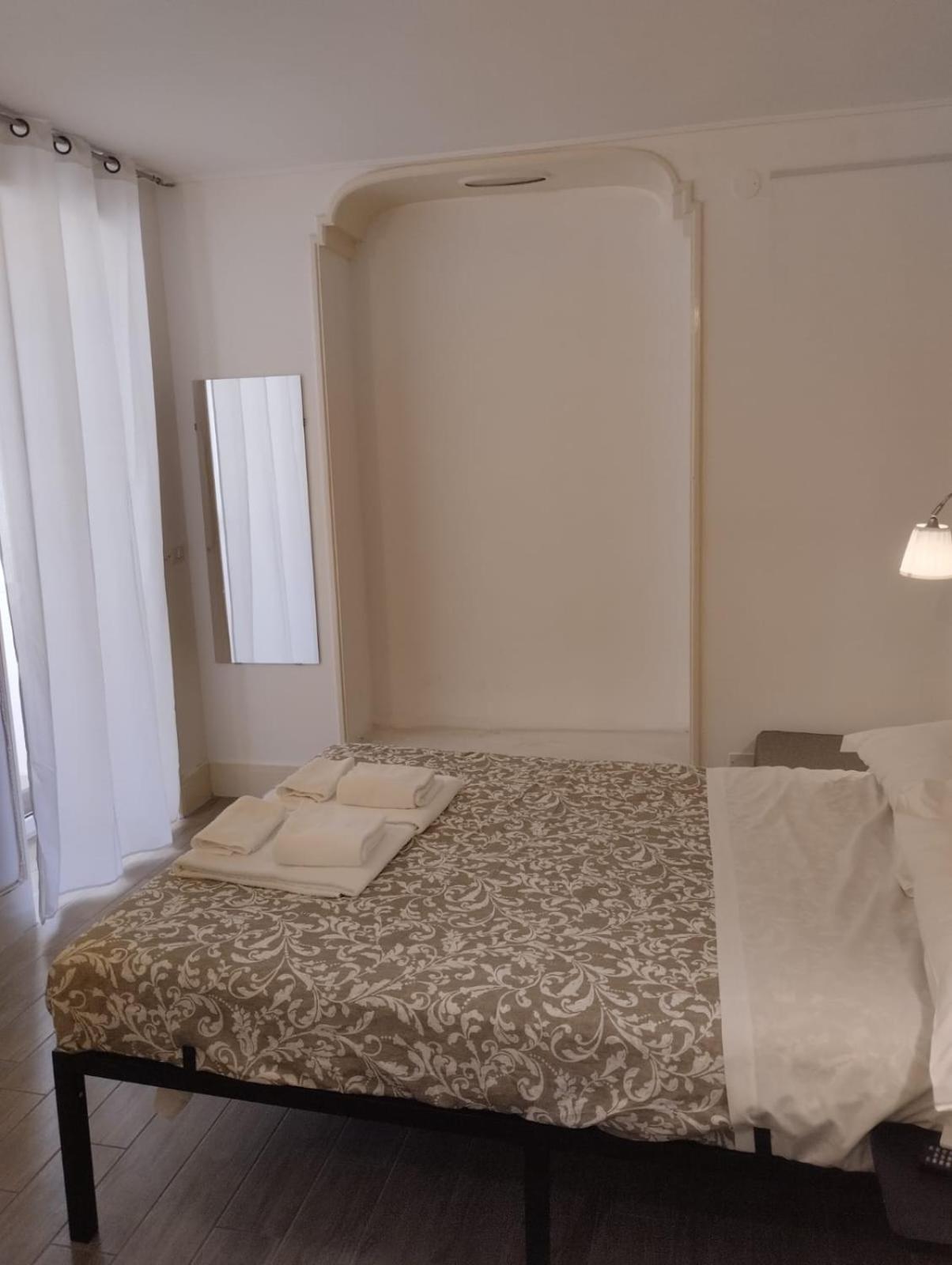 Residence E Appartamenti Cavallerizza ナポリ エクステリア 写真